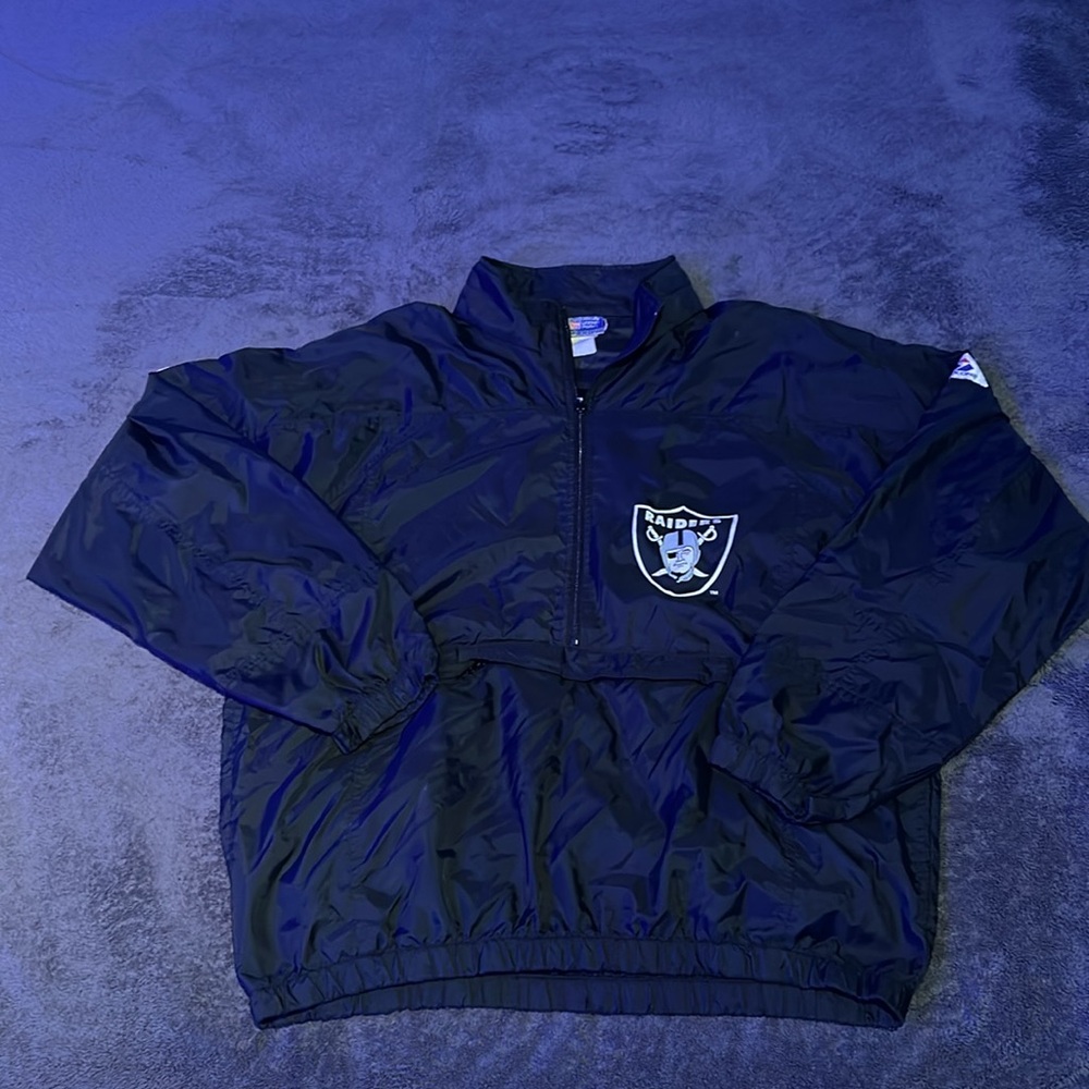 Amazing Vintage 90’s Raiders APEX ONE x NFL Officially Licenced windbreaker.